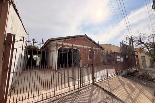 Fachada de casa à venda com 3 quartos, 150m² em Jardim Currupira, Jundiaí