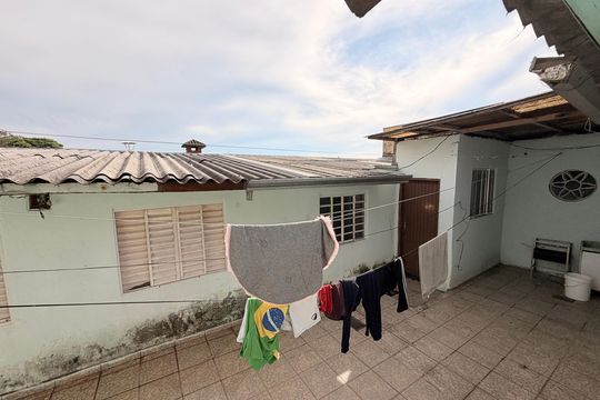 Quintal com edícula de casa à venda com 3 quartos, 150m² em Jardim Currupira, Jundiaí