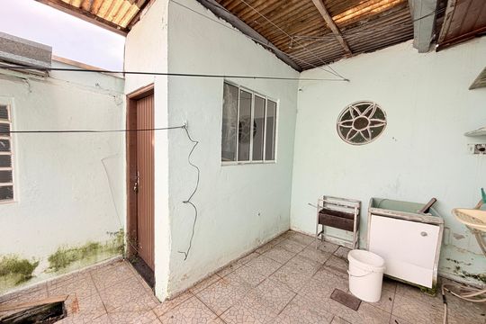 Quintal com edícula de casa à venda com 3 quartos, 150m² em Jardim Currupira, Jundiaí