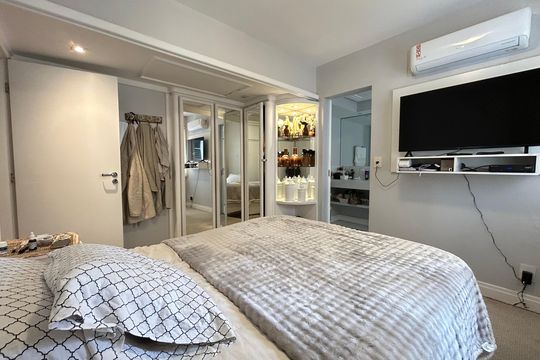 Suíte 1 de apartamento para alugar com 2 quartos, 130m² em Centro, Florianópolis