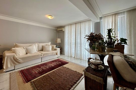 Sala 1 de apartamento para alugar com 2 quartos, 130m² em Centro, Florianópolis