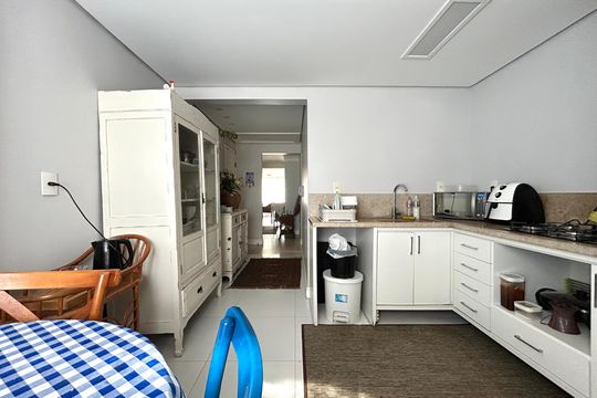 Cozinha de apartamento para alugar com 2 quartos, 130m² em Centro, Florianópolis