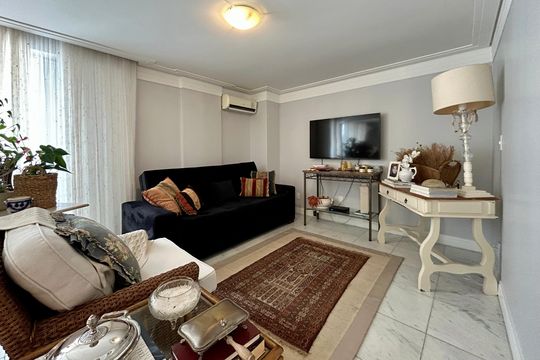 Sala 2 de apartamento para alugar com 2 quartos, 130m² em Centro, Florianópolis
