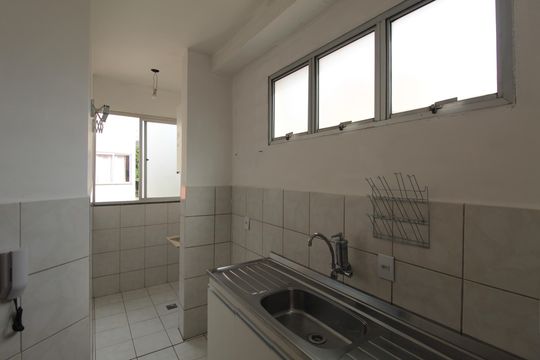 Cozinha e Área de Serviço de apartamento para alugar com 3 quartos, 49m² em Jardim Guanabara, Belo Horizonte
