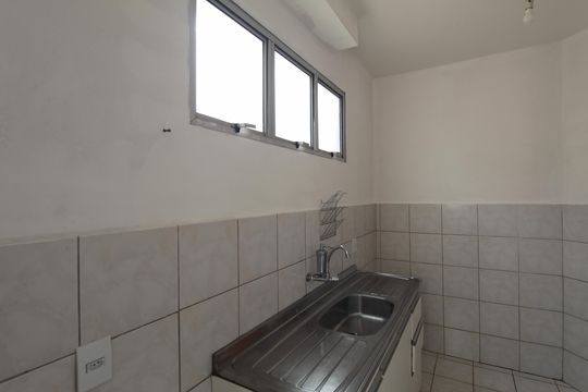 Cozinha e Área de Serviço de apartamento para alugar com 3 quartos, 49m² em Jardim Guanabara, Belo Horizonte
