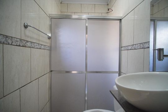 Banheiro de casa para alugar com 2 quartos, 42m² em Feitoria, São Leopoldo