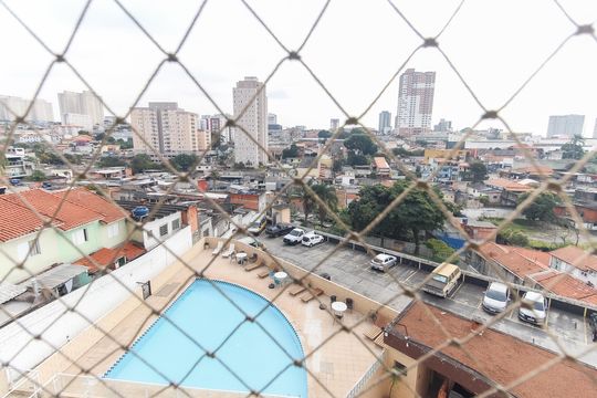Cozinha vista de apartamento para alugar com 2 quartos, 48m² em Vila Carmosina, São Paulo