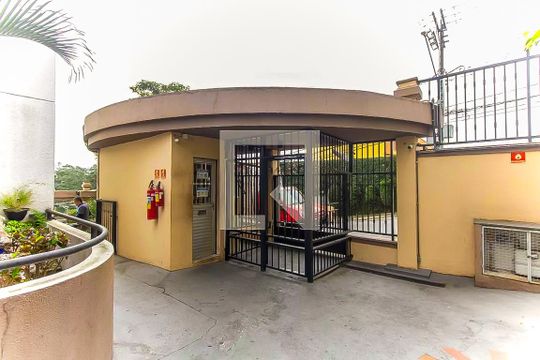 Fachada de apartamento para alugar com 2 quartos, 48m² em Vila Carmosina, São Paulo