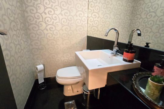 Banheiro de apartamento à venda com 4 quartos, 135m² em Santo Agostinho, Belo Horizonte
