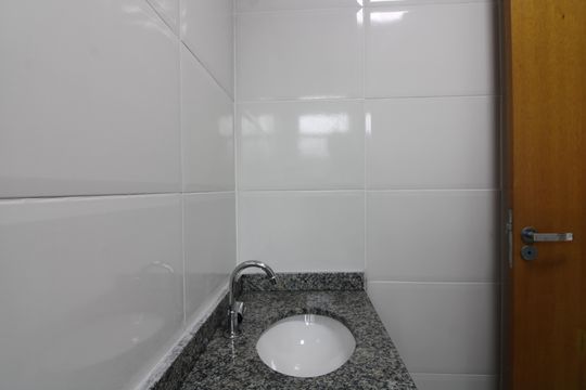 Banheiro de apartamento para alugar com 2 quartos, 46m² em Vila Talarico, São Paulo