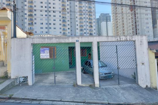 Placa instalada na fachada do imóvel  de casa para alugar com 3 quartos, 177m² em Vila Augusta, Guarulhos