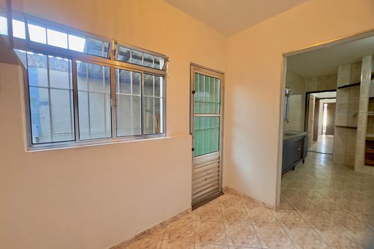Despensa de casa para alugar com 3 quartos, 177m² em Vila Augusta, Guarulhos
