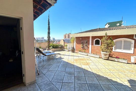 Quintal de casa para alugar com 4 quartos, 200m² em Vila das Palmeiras, Guarulhos