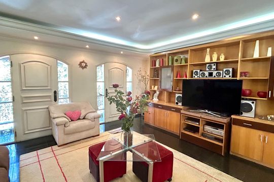 Sala de casa para alugar com 4 quartos, 200m² em Vila das Palmeiras, Guarulhos