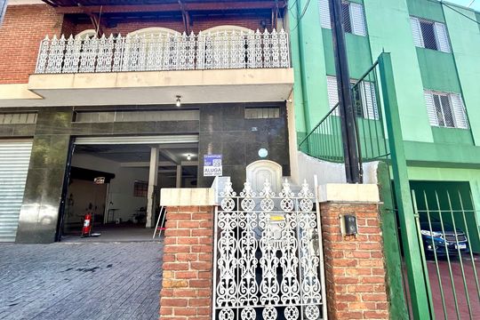 Placa instalada na fachada do imóvel  de casa para alugar com 4 quartos, 200m² em Vila das Palmeiras, Guarulhos