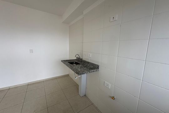 Cozinha de apartamento para alugar com 2 quartos, 46m² em Parque Sao Vicente, São Vicente