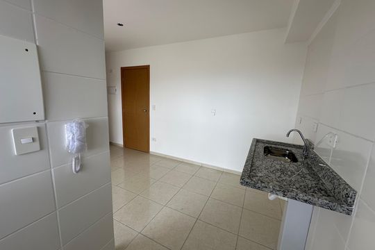 Cozinha de apartamento para alugar com 2 quartos, 46m² em Parque Sao Vicente, São Vicente