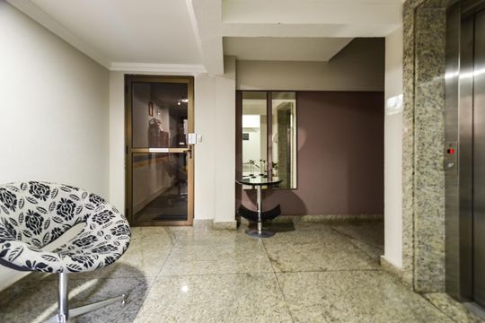 Hall de entrada de apartamento para alugar com 4 quartos, 120m² em Sagrada Família, Belo Horizonte