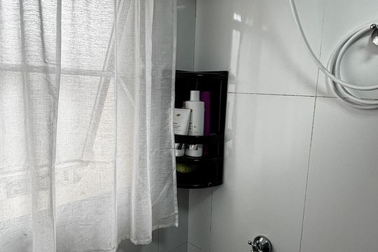 Banheiro de apartamento à venda com 2 quartos, 48m² em Cidade São Jorge, Santo André