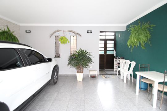 Garagem de casa à venda com 2 quartos, 180m² em Fazenda Aricanduva, São Paulo