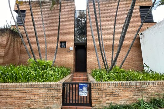 Fachada com Plaquinha YVPZ-2256 de casa à venda com 4 quartos, 227m² em Instituto de Previdencia, São Paulo