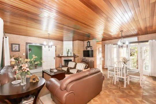 Casa à venda com 4 quartos, 350m² em Vila Guarani (Zona Sul), São Paulo