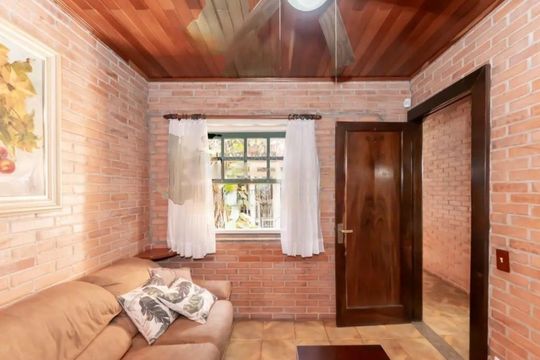 Casa à venda com 4 quartos, 350m² em Vila Guarani (Zona Sul), São Paulo