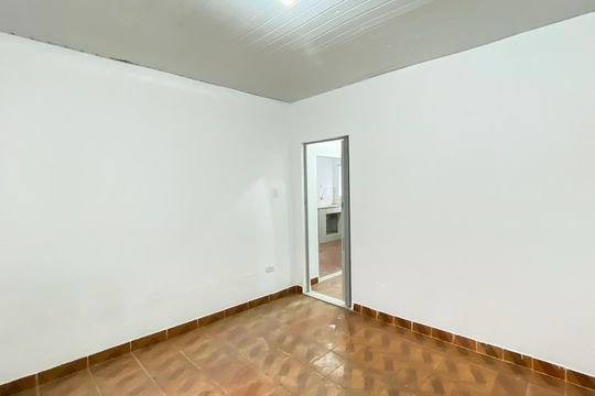 Quarto 2 de casa para alugar com 2 quartos, 67m² em Vila Constanca, São Paulo