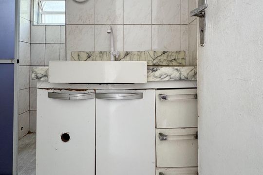 Banheiro Social de casa à venda com 2 quartos, 140m² em Conjunto Habitacional Sao Fernando, São Bernardo do Campo