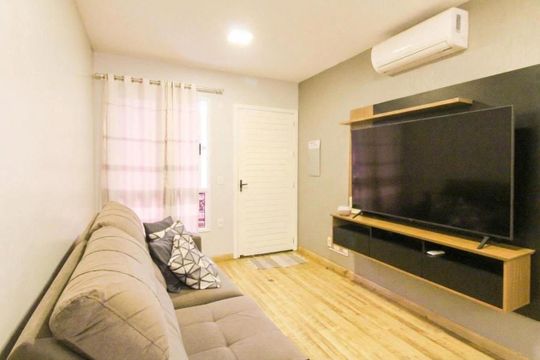 Sala de casa de condomínio para alugar com 2 quartos, 49m² em Olaria, Canoas