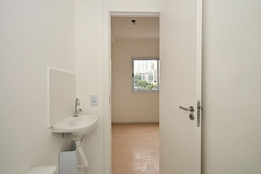 Banheiro de kitnet/studio para alugar com 1 quarto, 17m² em Vila Andrade, São Paulo