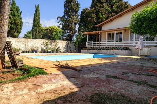 Área externa de casa para alugar com 5 quartos, 350m² em Cidade Universitária, Campinas