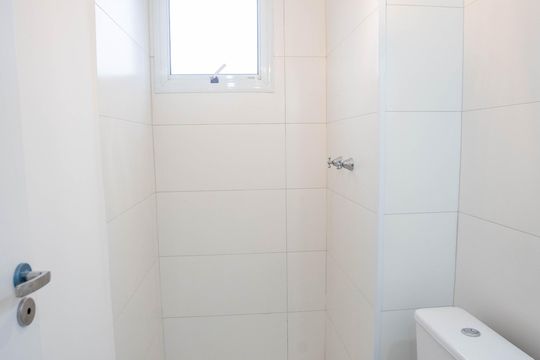 Banheiro  de apartamento à venda com 2 quartos, 43m² em Conceição, Diadema