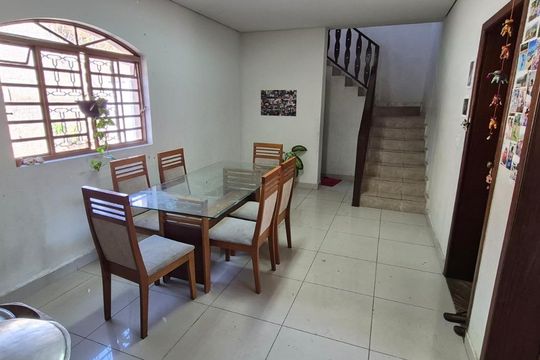 Casa à venda com 4 quartos, 248m² em Havaí, Belo Horizonte
