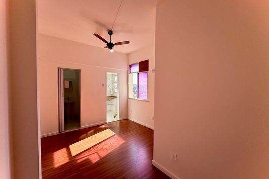 Kitnet/Studio para alugar com 1 quarto, 33m² em Centro, Rio de Janeiro