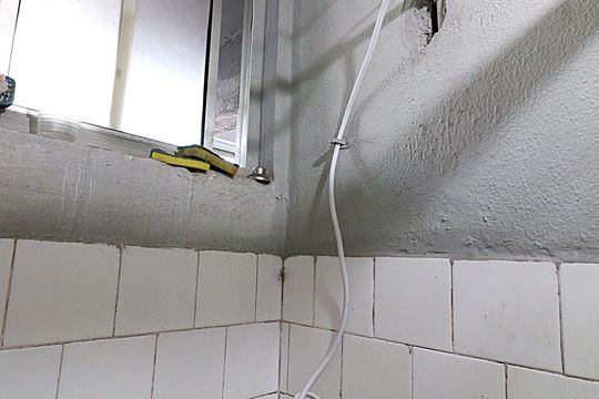 Banheiro de apartamento para alugar com 1 quarto, 46m² em Jardim Itu, Porto Alegre
