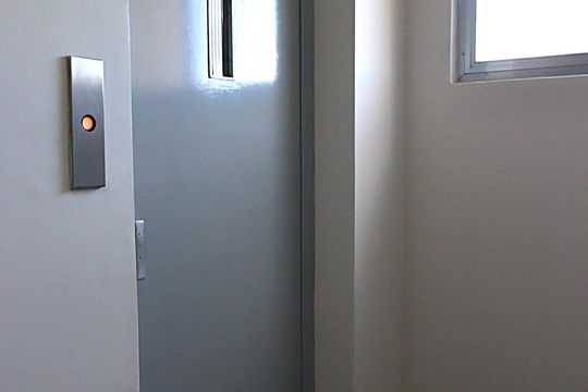 Área comum - Elevador de apartamento para alugar com 1 quarto, 46m² em Jardim Itu, Porto Alegre