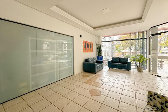 Hall de entrada de apartamento para alugar com 2 quartos, 100m² em Jurerê, Florianópolis