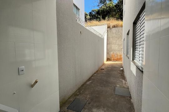 Área externa de casa à venda com 3 quartos, 110m² em Nacional, Contagem