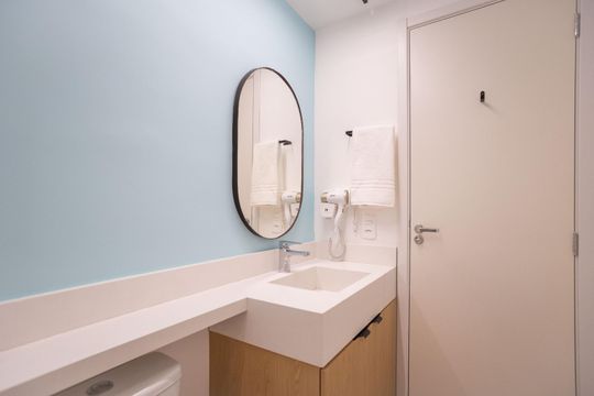 Banheiro de apartamento à venda com 2 quartos, 36m² em Moema, São Paulo