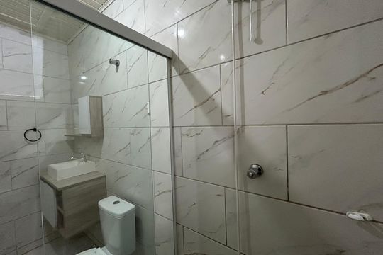 Banheiro  de apartamento para alugar com 2 quartos, 40m² em Alto Ribeirão Leste, Florianópolis