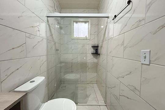 Banheiro  de apartamento para alugar com 2 quartos, 40m² em Alto Ribeirão Leste, Florianópolis