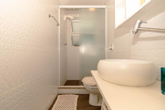 Banheiro de apartamento para alugar com 1 quarto, 75m² em Moinhos de Vento, Porto Alegre