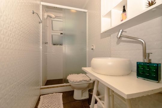 Banheiro de apartamento para alugar com 1 quarto, 75m² em Moinhos de Vento, Porto Alegre