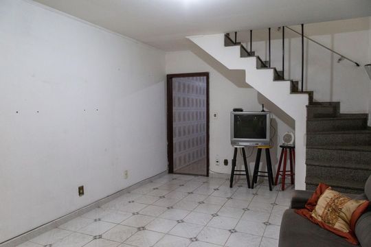 Sala de casa para alugar com 3 quartos, 300m² em Gopouva, Guarulhos