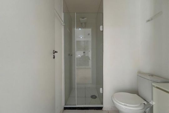 Banheiro  de apartamento para alugar com 2 quartos, 33m² em Santo Amaro, São Paulo