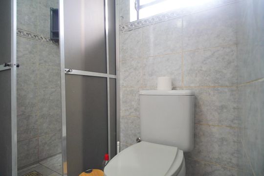 Banheiro de apartamento à venda com 1 quarto, 48m² em Centro, São Leopoldo