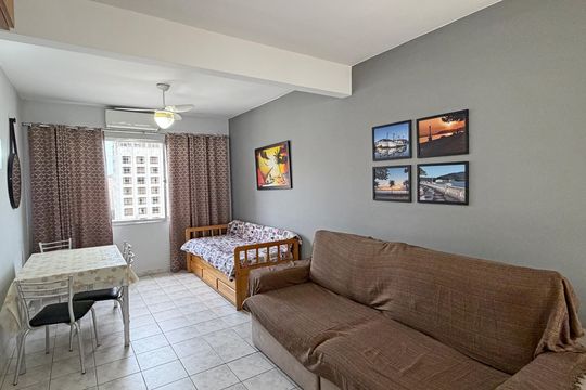Sala de apartamento para alugar com 1 quarto, 51m² em Gonzaga, Santos