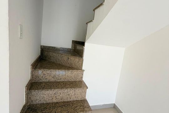 Escada de casa para alugar com 2 quartos, 105m² em Parque Rio Branco, Campos dos Goytacazes