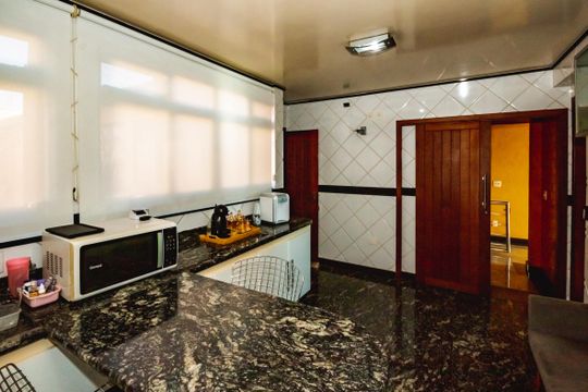 Cozinha de casa à venda com 7 quartos, 360m² em Dom Silverio, Belo Horizonte